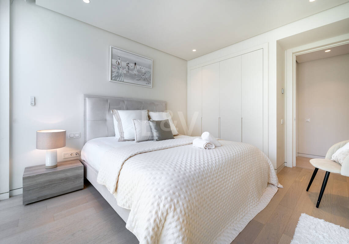Appartement élégant avec licence touristique et vue panoramique sur la mer et la montagne à Palo Alto Marbella