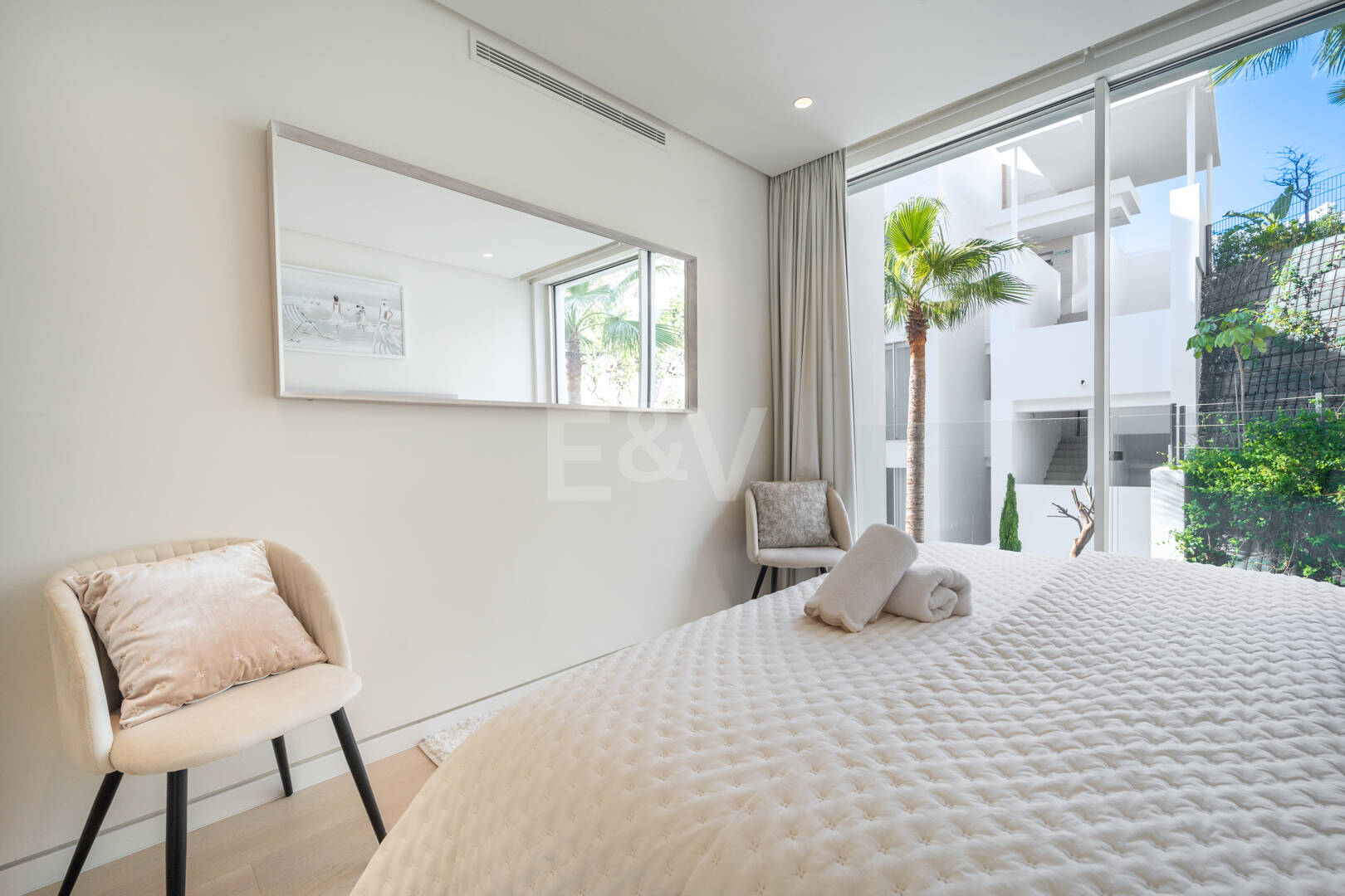 Appartement élégant avec mer panoramique et montagne Vues dans Palo Alto Marbella
