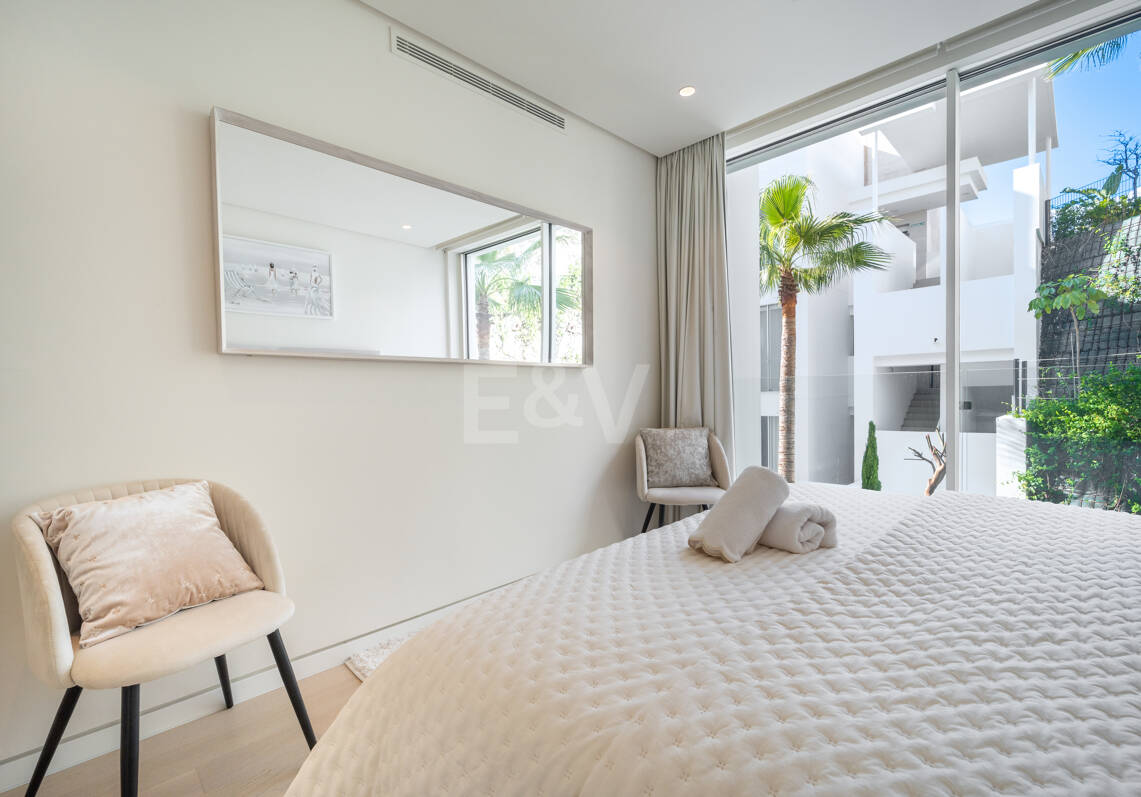 Appartement élégant avec licence touristique et vue panoramique sur la mer et la montagne à Palo Alto Marbella