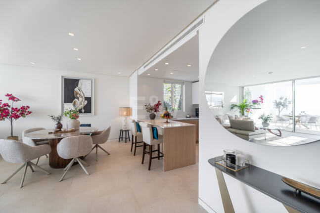 Appartement élégant avec mer panoramique et montagne Vues dans Palo Alto Marbella