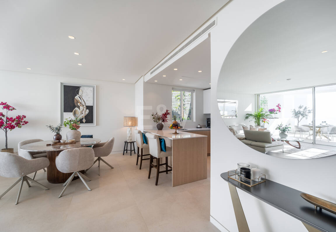 Appartement élégant avec mer panoramique et montagne Vues dans Palo Alto Marbella