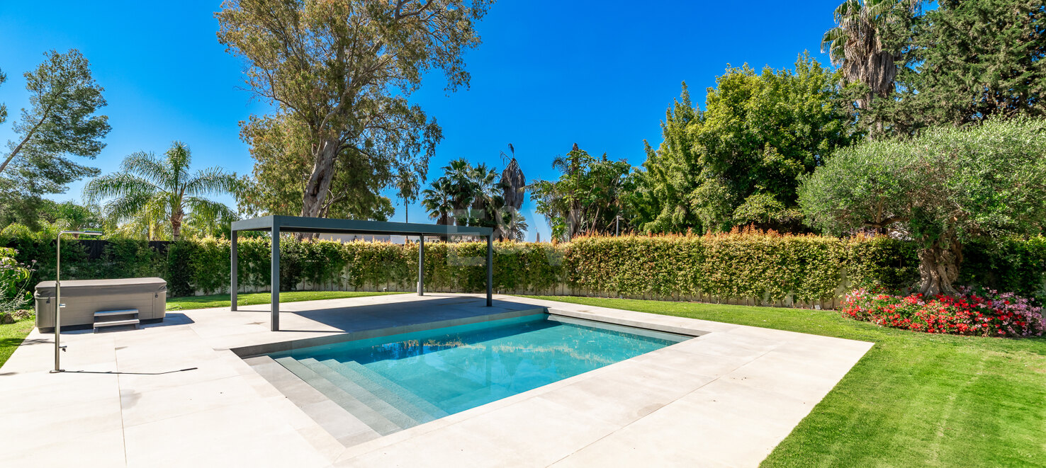 Exclusive Contemporary Villa Just 200 Meters from the Sea