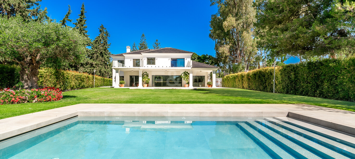 Exclusive Contemporary Villa Just 200 Meters from the Sea