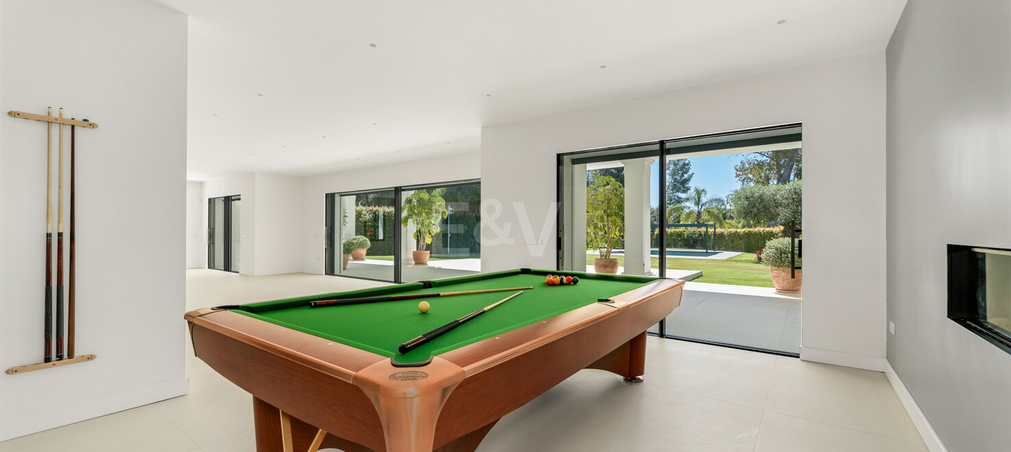 Exclusive Contemporary Villa Just 200 Meters from the Sea
