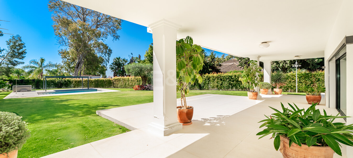 Exclusive Contemporary Villa Just 200 Meters from the Sea