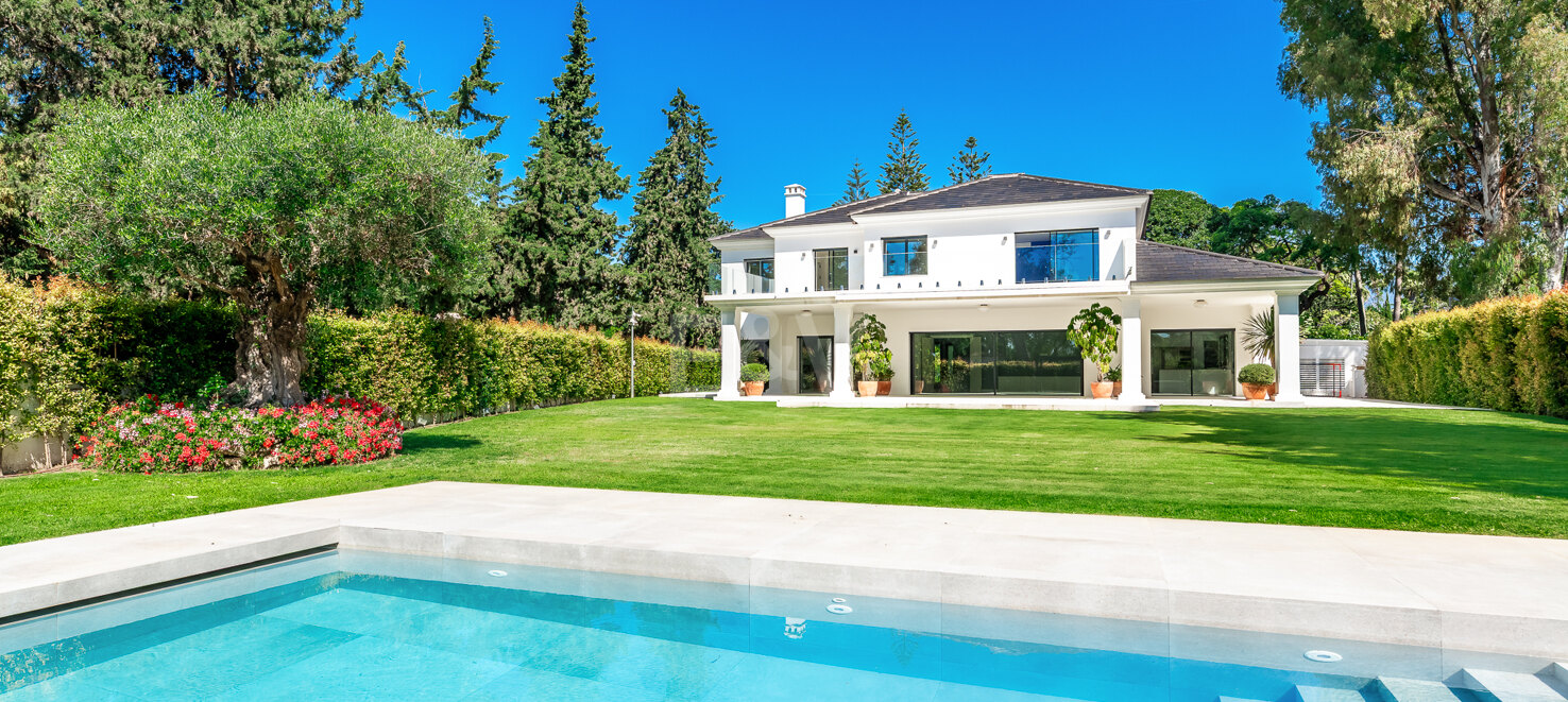 Exclusive Contemporary Villa Just 200 Meters from the Sea