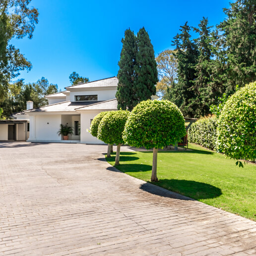 Exclusive Contemporary Villa Just 200 Meters from the Sea