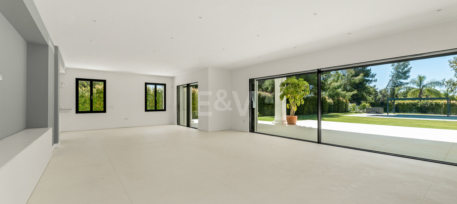 Exclusive Contemporary Villa Just 200 Meters from the Sea