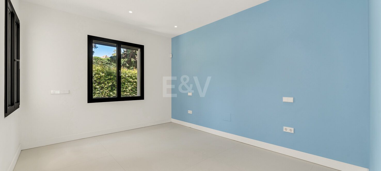 Exclusive Contemporary Villa Just 200 Meters from the Sea