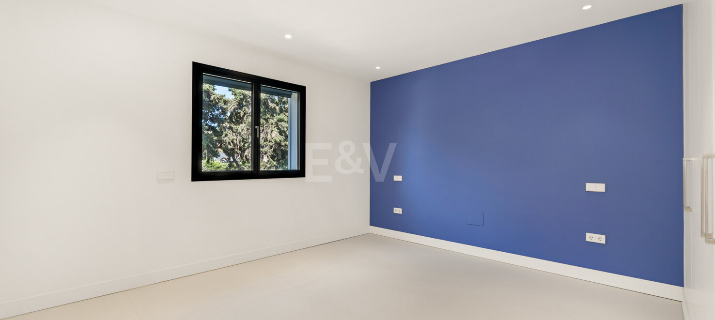 Exclusive Contemporary Villa Just 200 Meters from the Sea