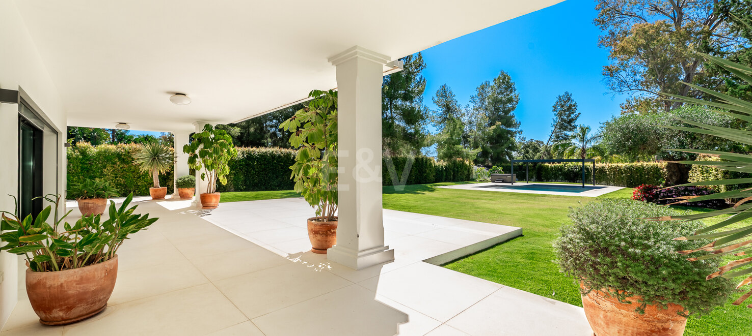 Exclusive Contemporary Villa Just 200 Meters from the Sea
