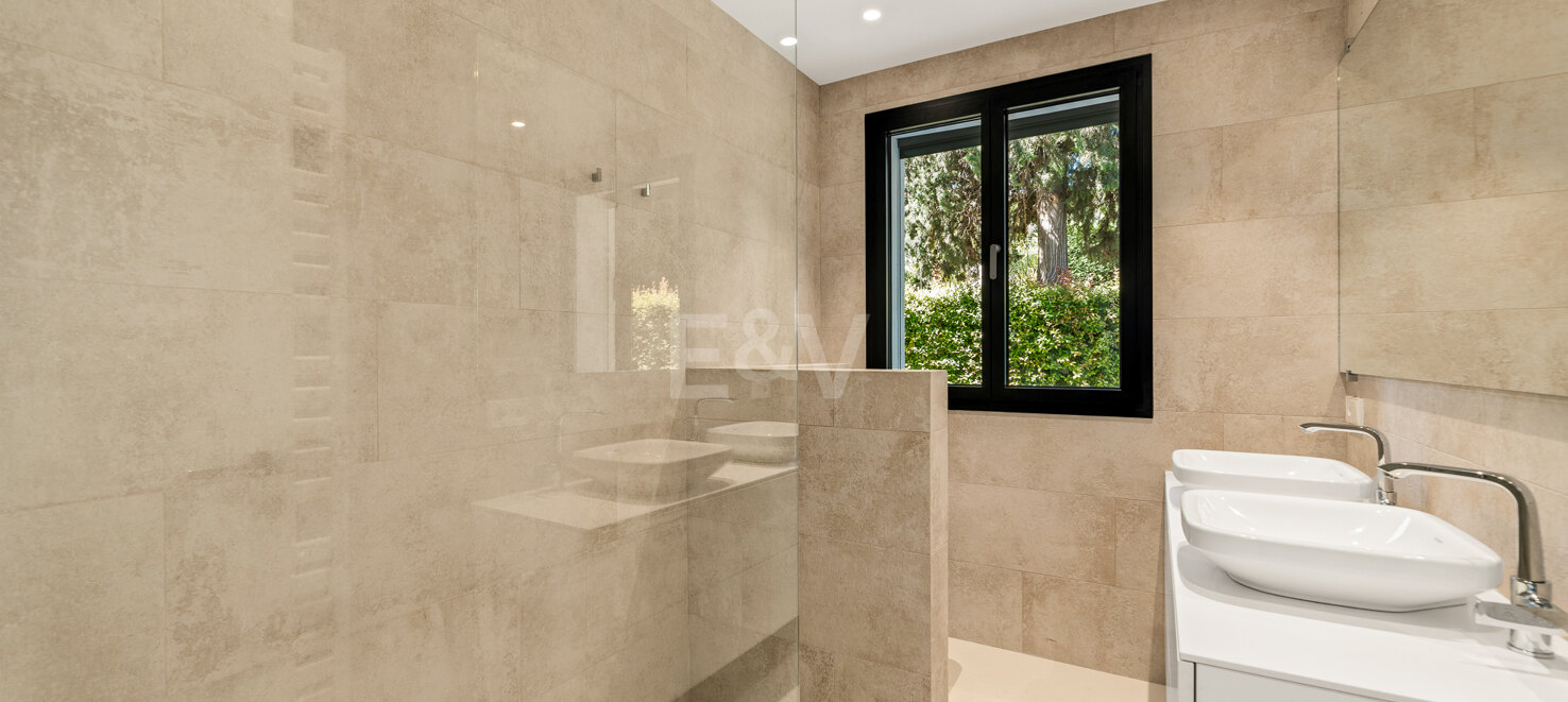 Exclusive Contemporary Villa Just 200 Meters from the Sea