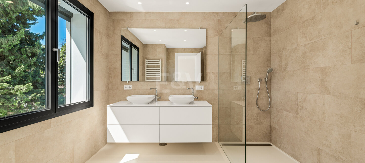 Exclusive Contemporary Villa Just 200 Meters from the Sea