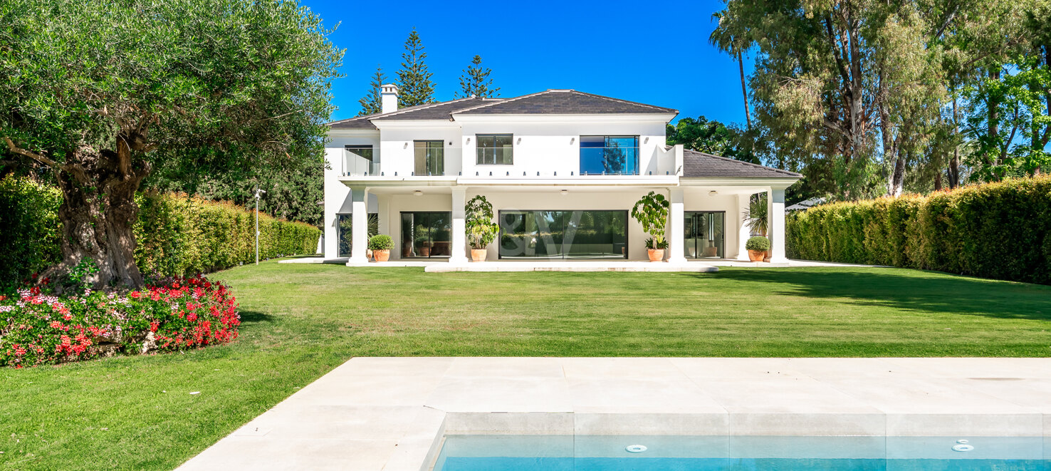Exclusive Contemporary Villa Just 200 Meters from the Sea