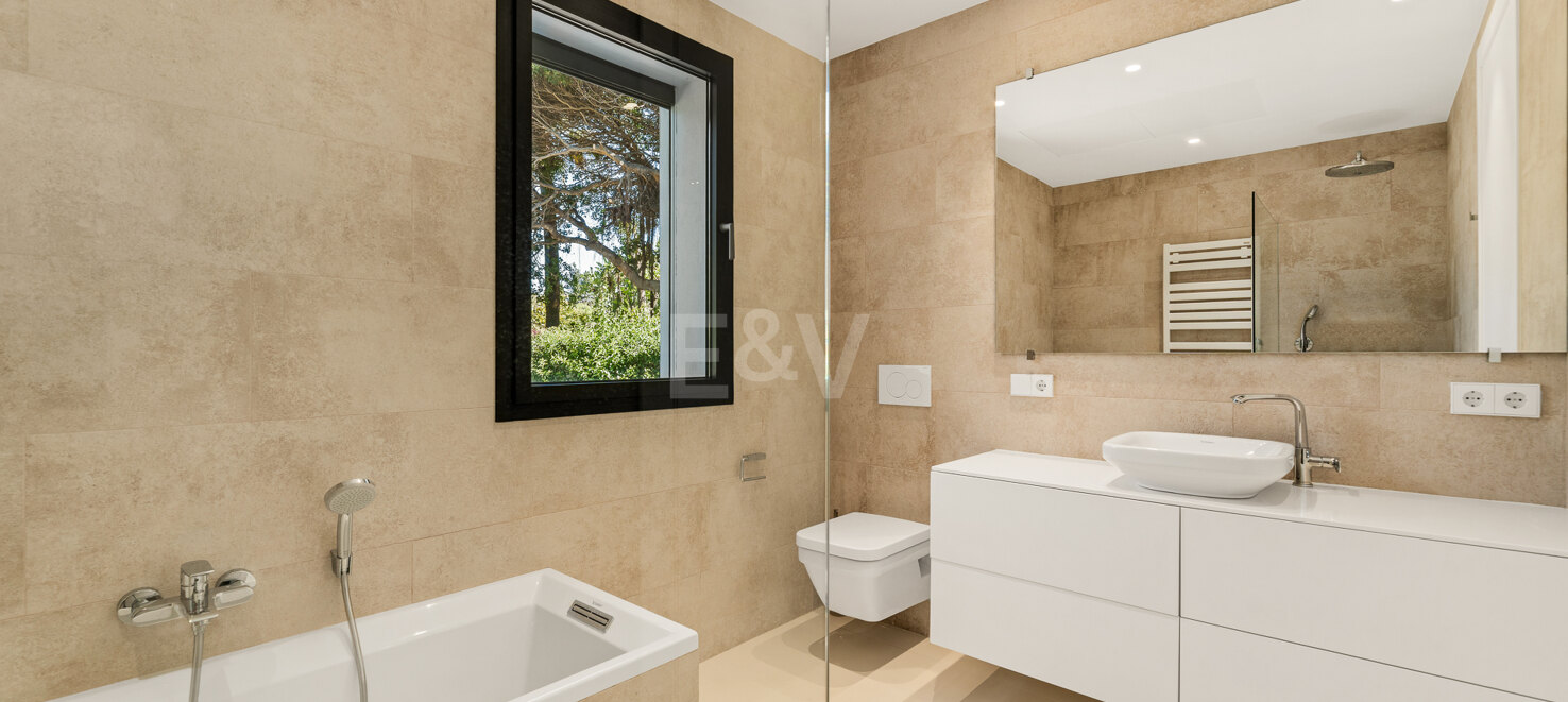 Exclusive Contemporary Villa Just 200 Meters from the Sea