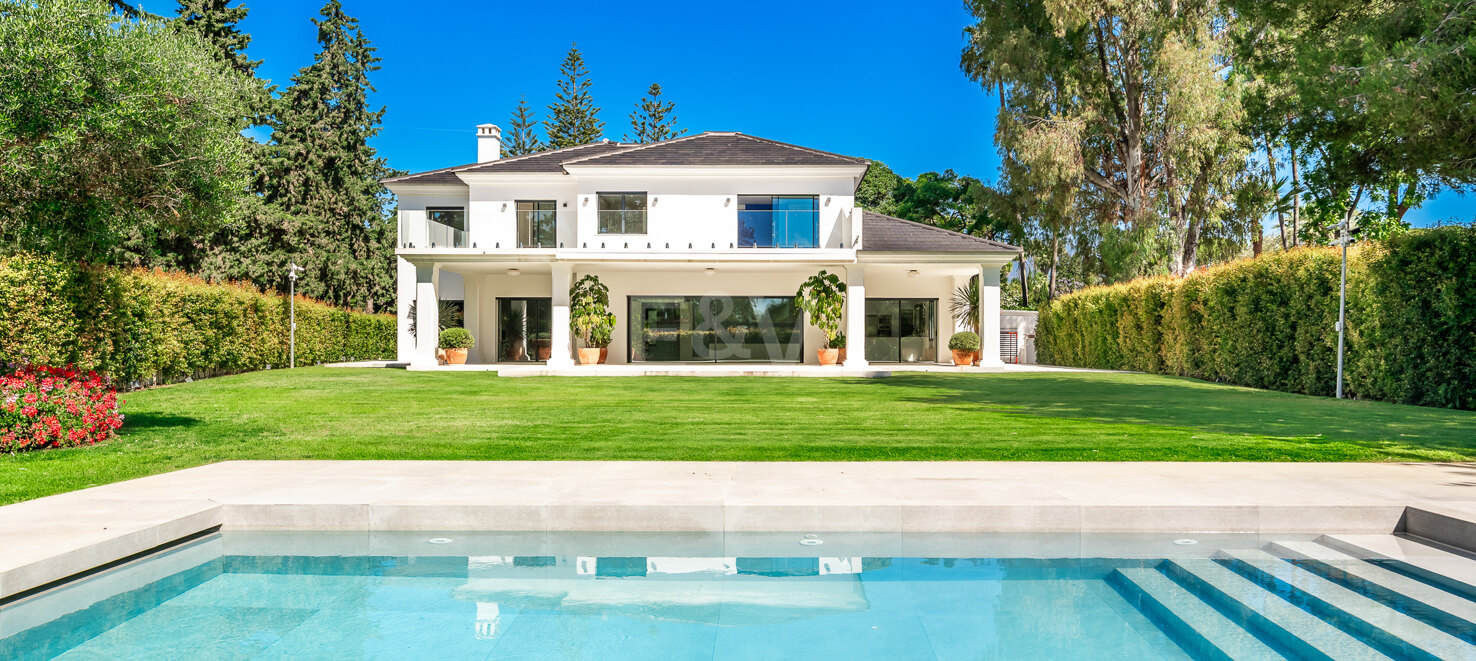Exclusive Contemporary Villa Just 200 Meters from the Sea