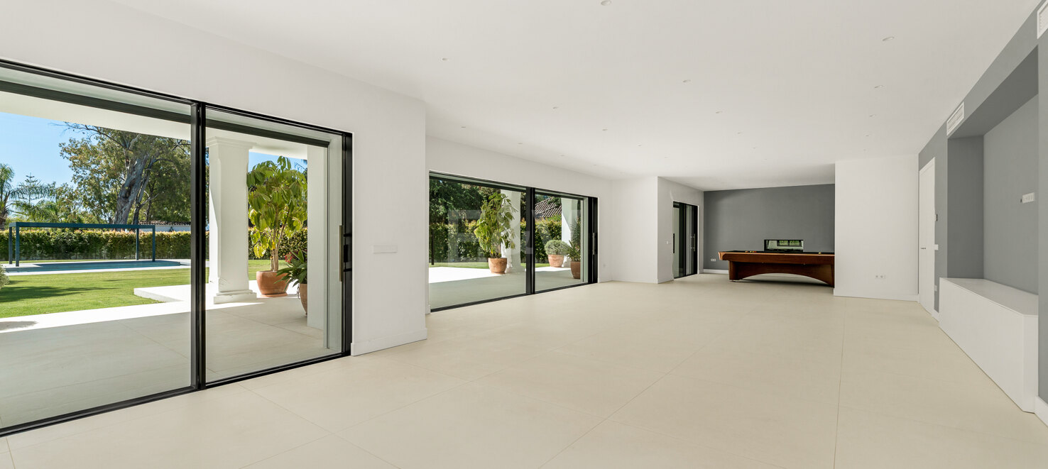 Exclusive Contemporary Villa Just 200 Meters from the Sea