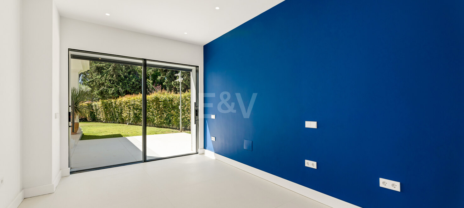 Exclusive Contemporary Villa Just 200 Meters from the Sea