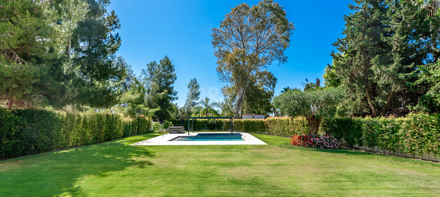 Exclusive Contemporary Villa Just 200 Meters from the Sea