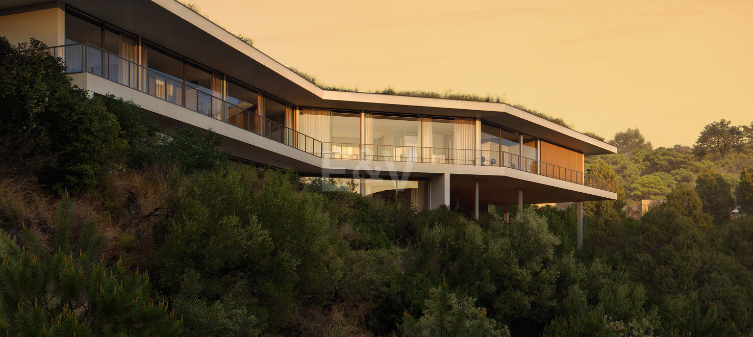Elegant villa in Monte Mayor surrounded by nature and privacy