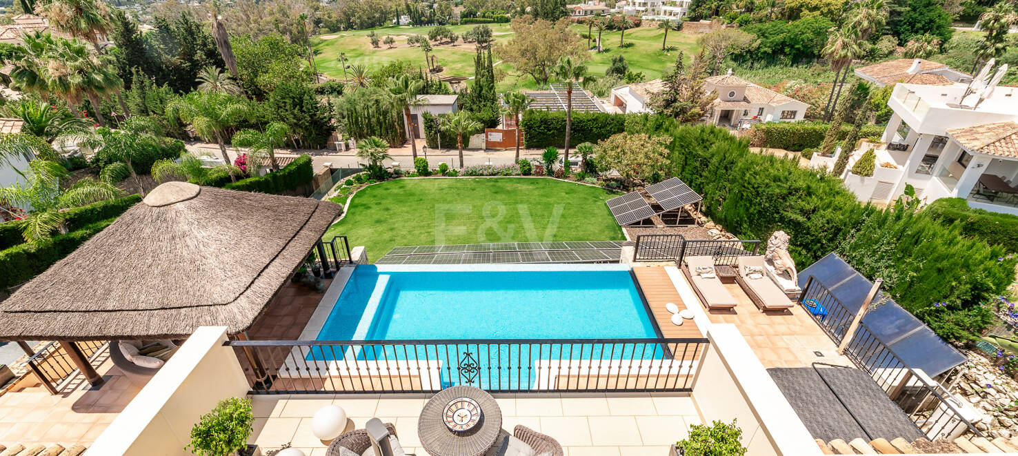 Exceptional villa with golf views on a large plot in a prestigious location in Nueva Andalucia