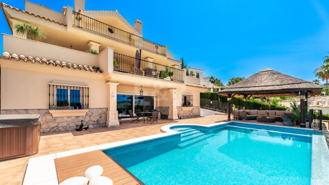 Villa with Golf Views on large plot in prime location