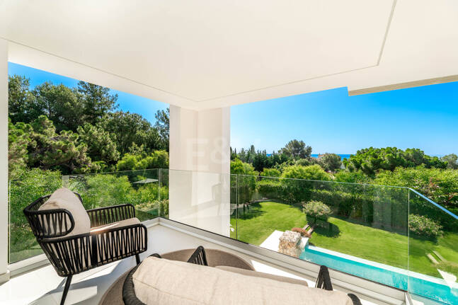 Elegante Zeitgenössische Villa in Cascada de Camoján mit Panoramablick auf das Meer