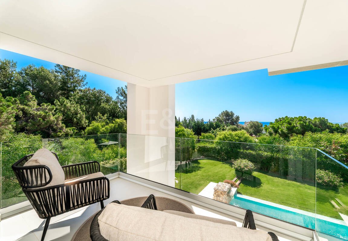 Elegante Zeitgenössische Villa in Cascada de Camoján mit Panoramablick auf das Meer