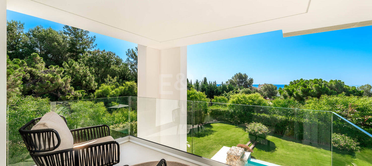 Elegante Zeitgenössische Villa in Cascada de Camoján mit Panoramablick auf das Meer