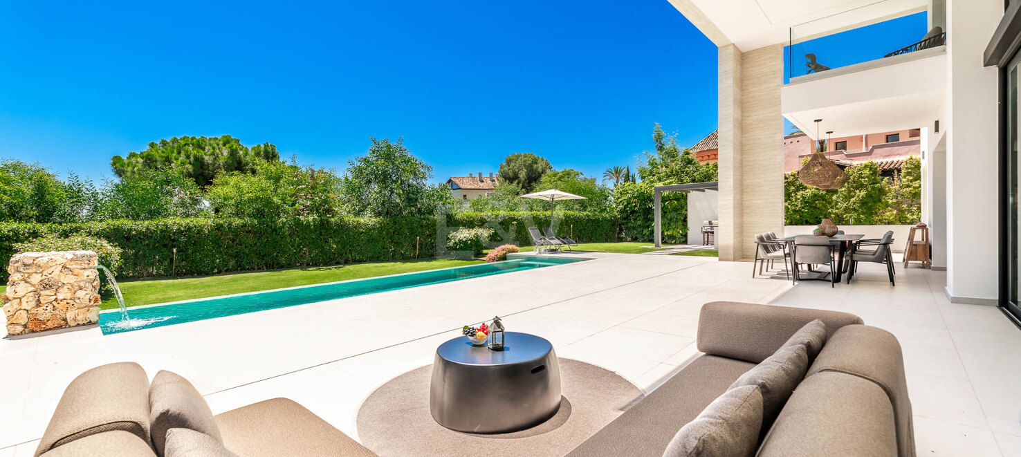 Elegante Zeitgenössische Villa in Cascada de Camoján mit Panoramablick auf das Meer
