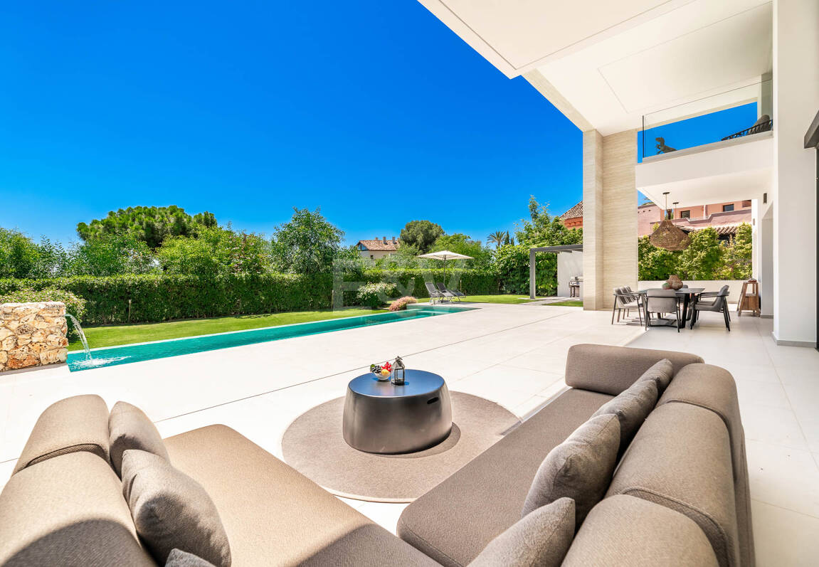 Elegante Zeitgenössische Villa in Cascada de Camoján mit Panoramablick auf das Meer