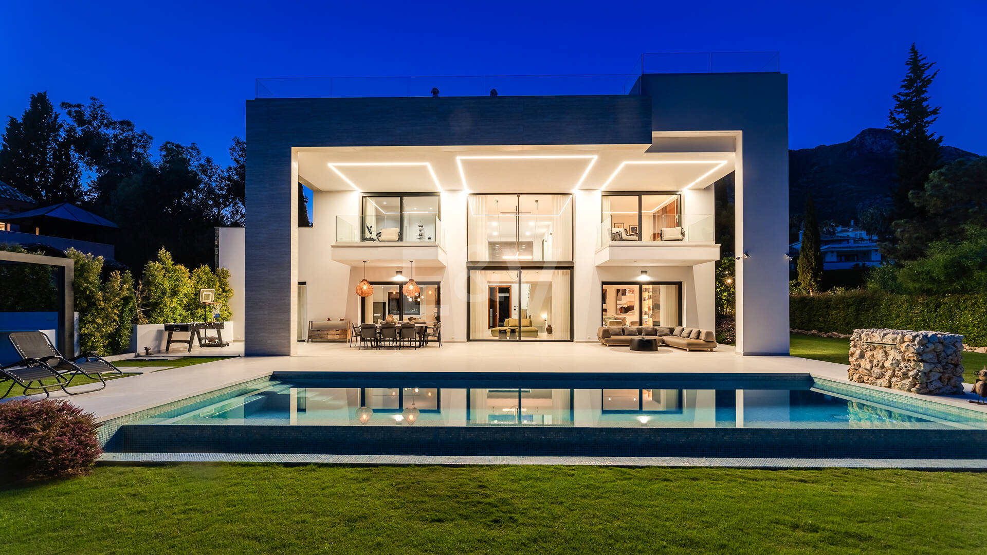 Elegante Zeitgenössische Villa in Cascada de Camoján mit Panoramablick auf das Meer