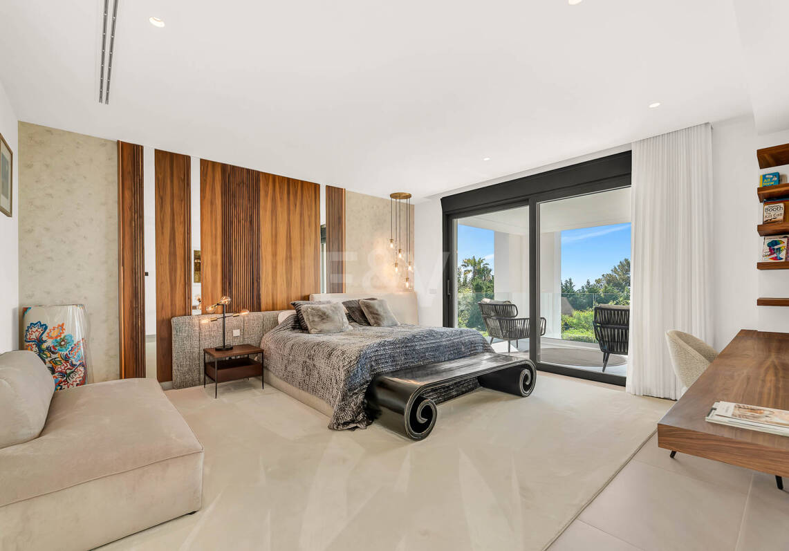 Elegante Zeitgenössische Villa in Cascada de Camoján mit Panoramablick auf das Meer