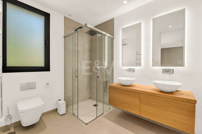 Elegante Zeitgenössische Villa in Cascada de Camoján mit Panoramablick auf das Meer