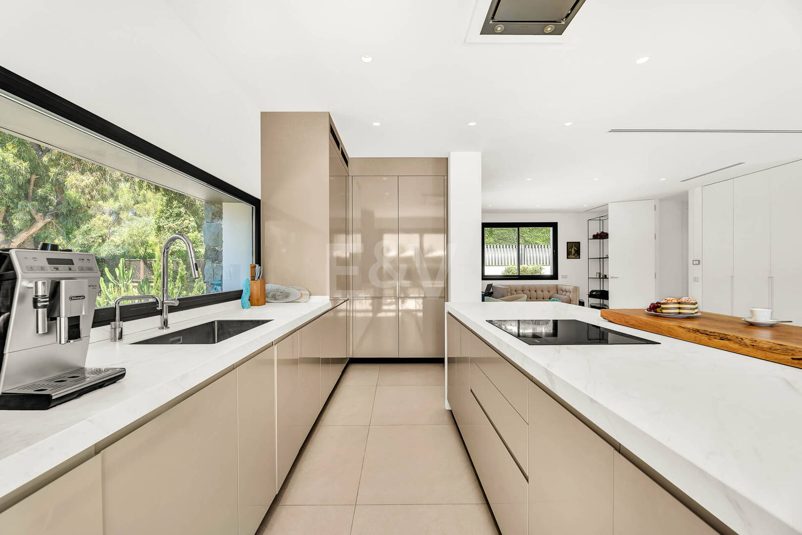 Elegancka, nowoczesna willa w Cascada de Camoján z panoramicznym widokiem na morze