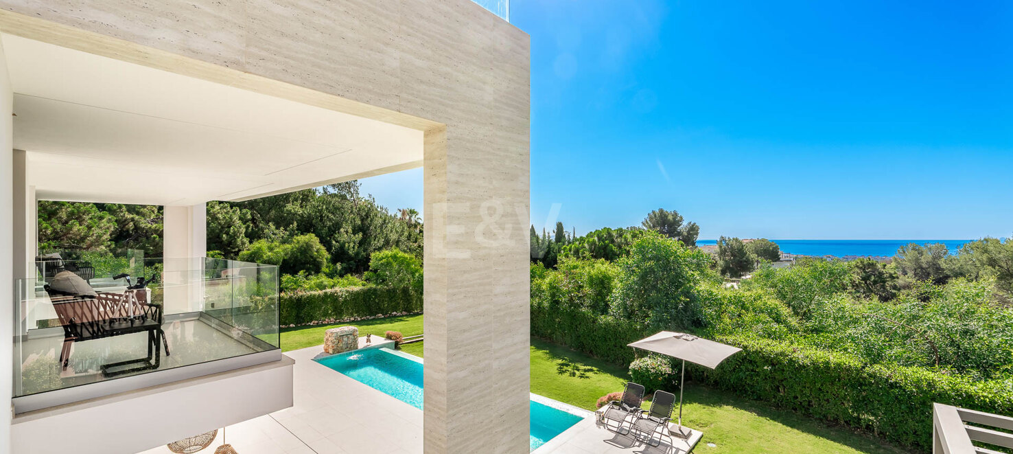 Elegante Zeitgenössische Villa in Cascada de Camoján mit Panoramablick auf das Meer