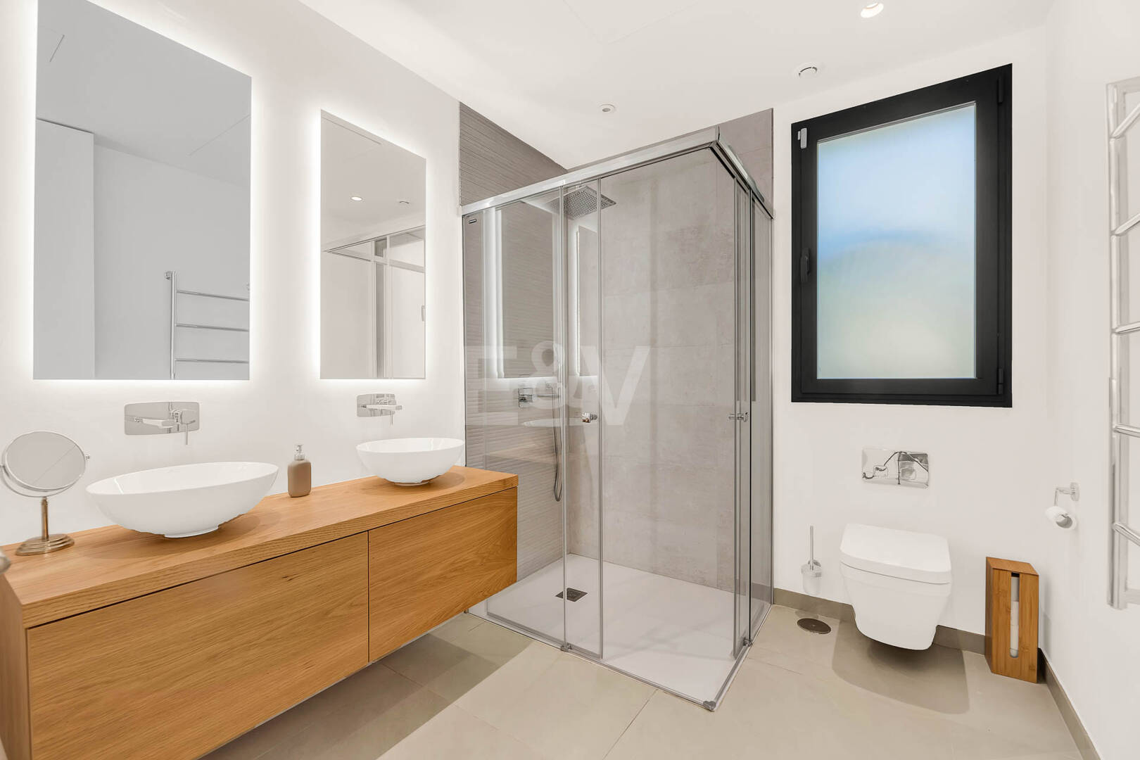 Elegancka, nowoczesna willa w Cascada de Camoján z panoramicznym widokiem na morze