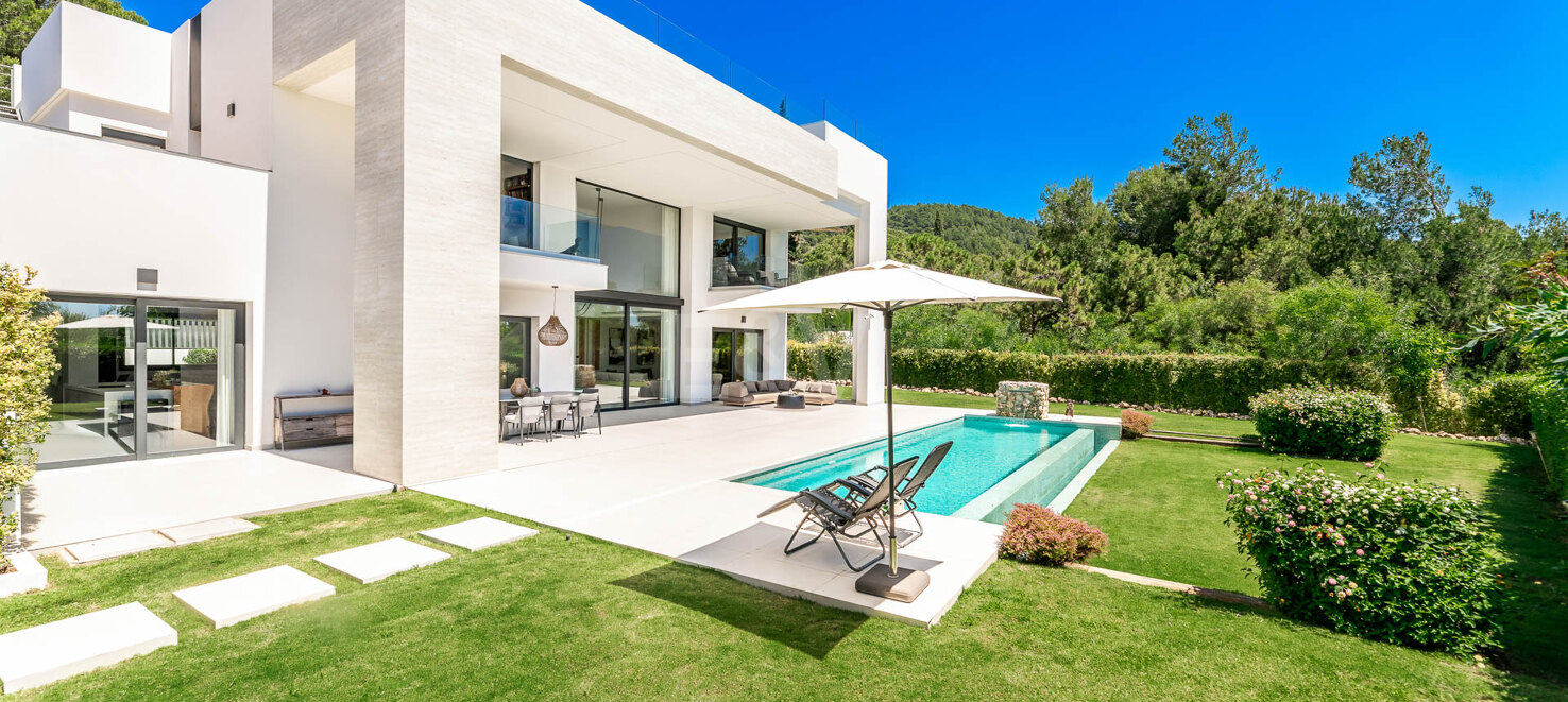 Elegante Zeitgenössische Villa in Cascada de Camoján mit Panoramablick auf das Meer