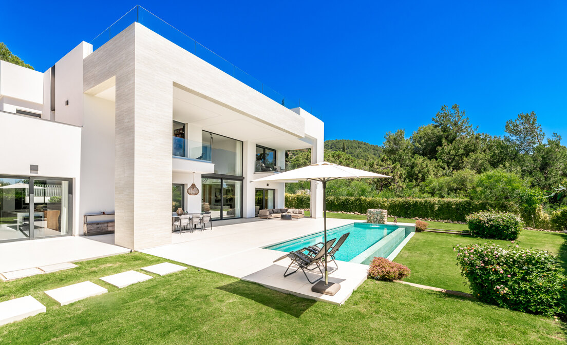 Villa de estilo contemporáneo en Cascada de Camoján con vistas panorámicas al mar