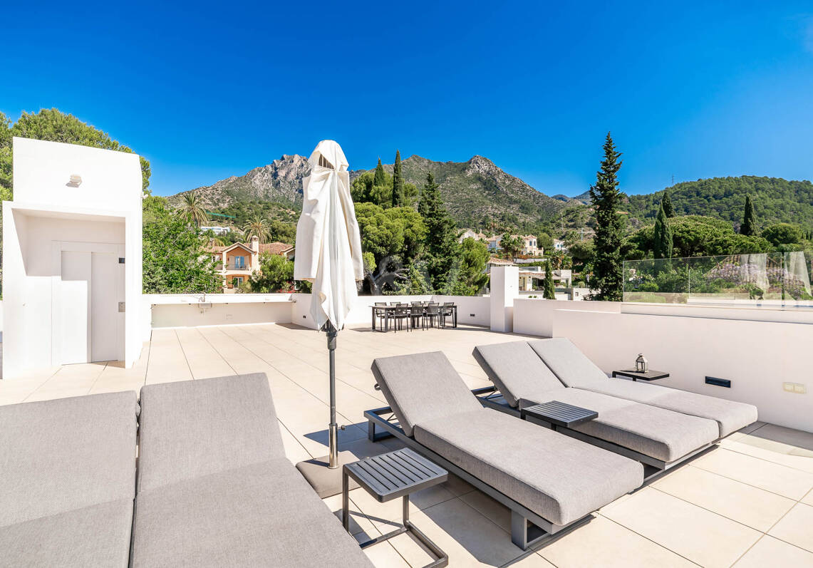 Elegante Zeitgenössische Villa in Cascada de Camoján mit Panoramablick auf das Meer
