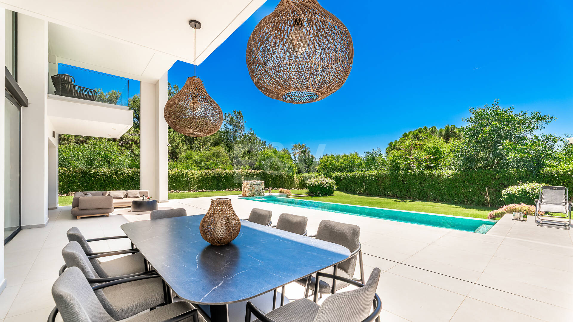 Elegante Zeitgenössische Villa in Cascada de Camoján mit Panoramablick auf das Meer