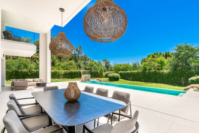 Elegante Zeitgenössische Villa in Cascada de Camoján mit Panoramablick auf das Meer