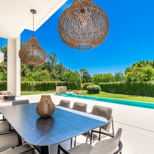 Sleek Contemporary Villa i Cascada de Camján med panoramautsikt över havet