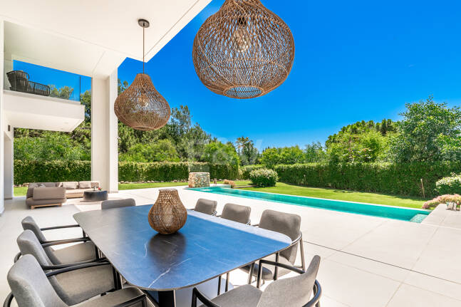 Elegante Zeitgenössische Villa in Cascada de Camoján mit Panoramablick auf das Meer