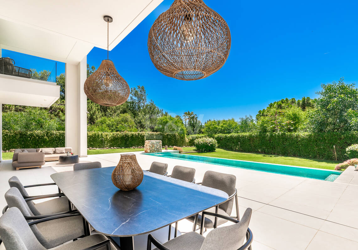 Elegante Zeitgenössische Villa in Cascada de Camoján mit Panoramablick auf das Meer