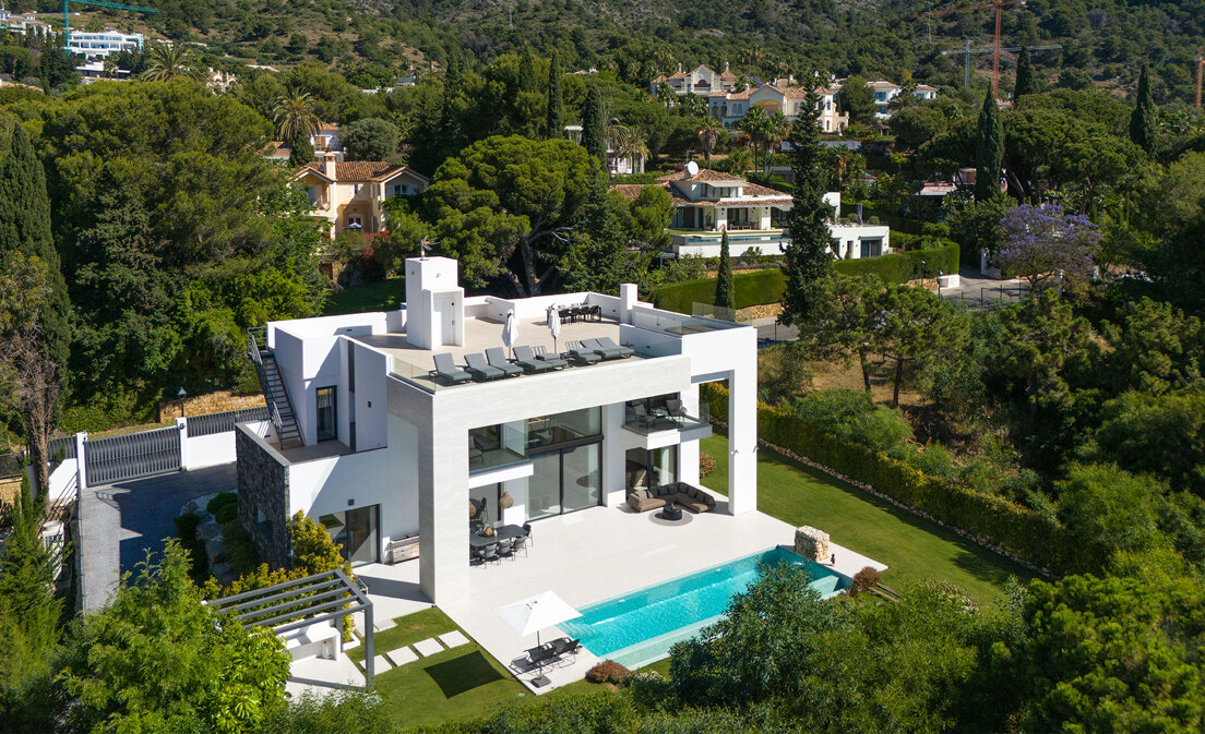 Elegante Zeitgenössische Villa in Cascada de Camoján mit Panoramablick auf das Meer
