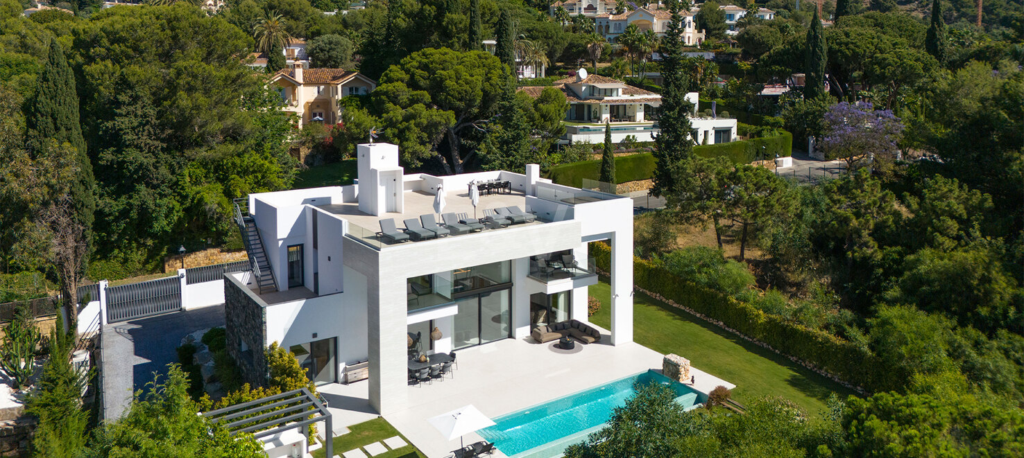 Elegante Zeitgenössische Villa in Cascada de Camoján mit Panoramablick auf das Meer