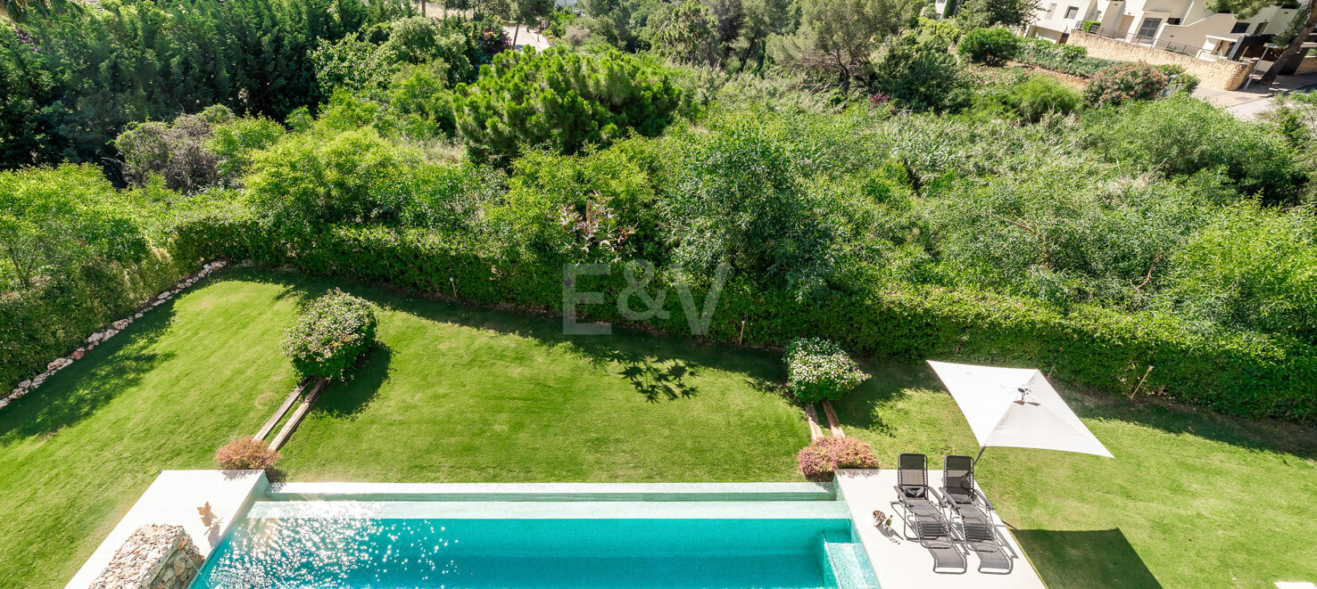 Elegante Zeitgenössische Villa in Cascada de Camoján mit Panoramablick auf das Meer