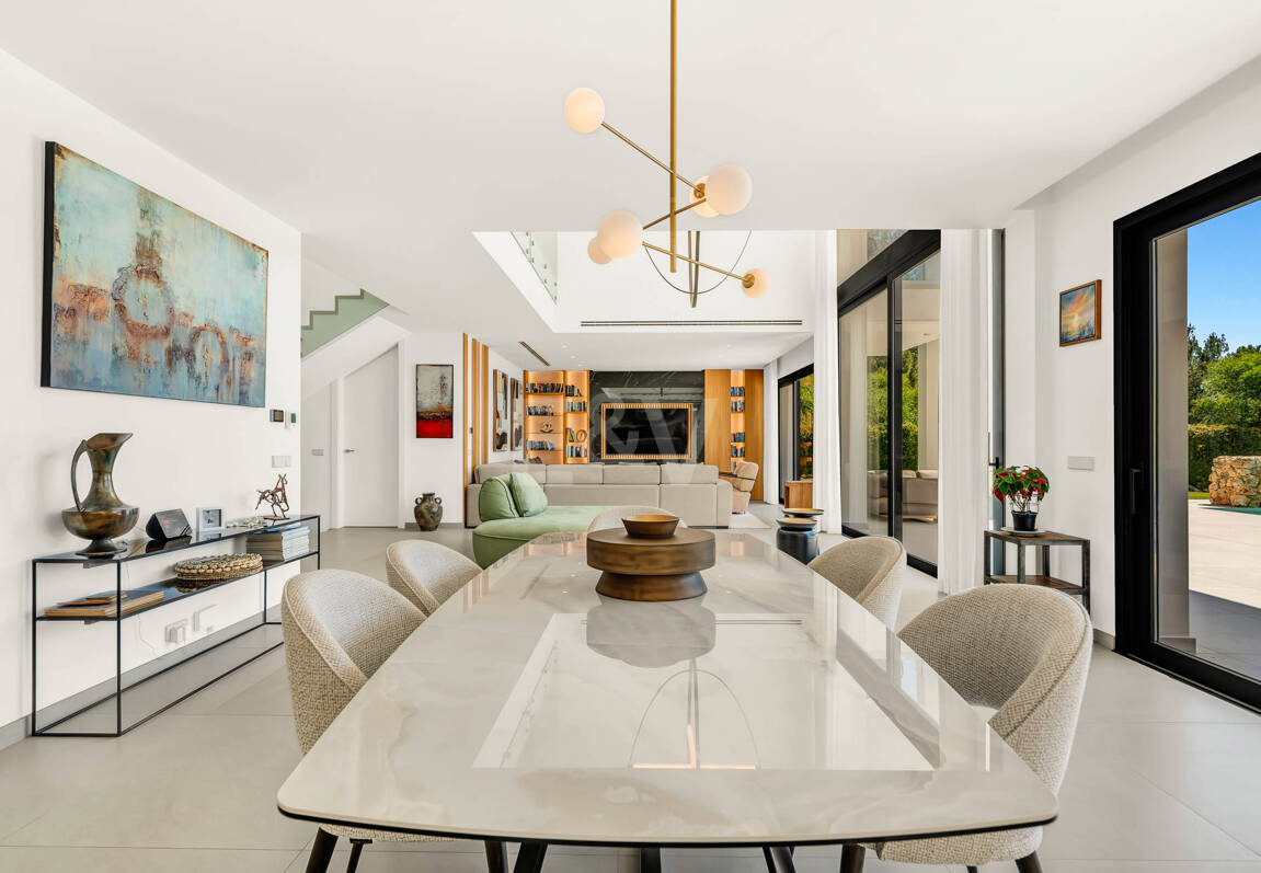 Elegante Zeitgenössische Villa in Cascada de Camoján mit Panoramablick auf das Meer