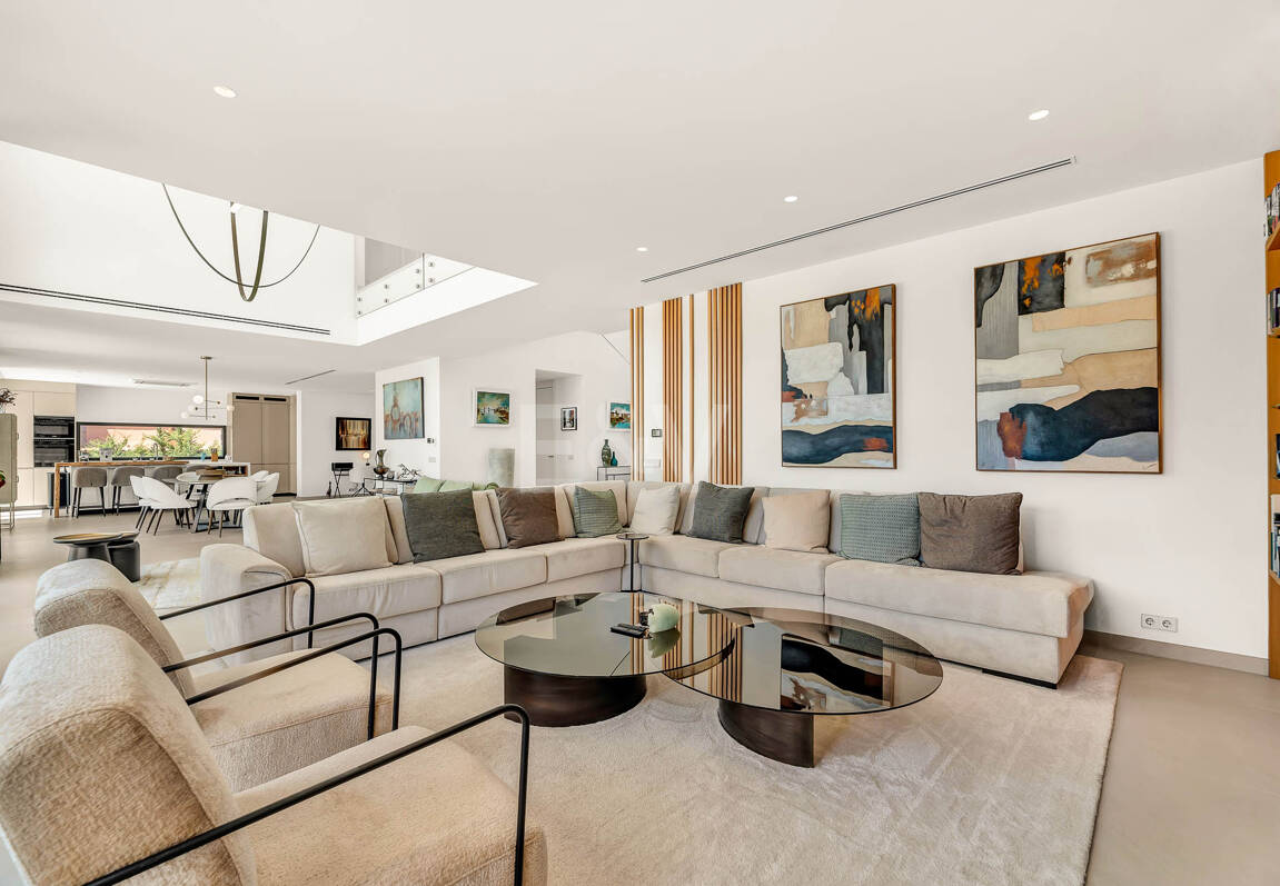 Elegante Zeitgenössische Villa in Cascada de Camoján mit Panoramablick auf das Meer